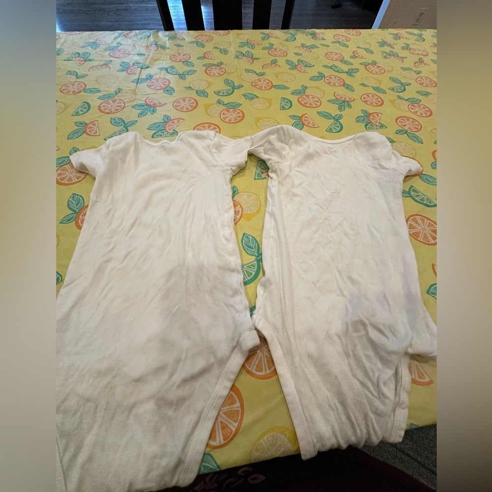 Gerber White Two onesies unisex Size: 4T